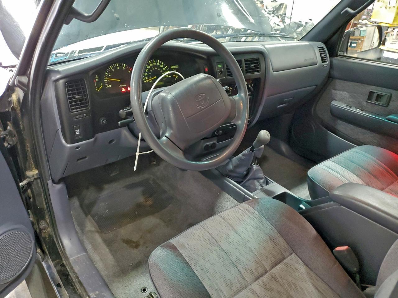 1998 Toyota Tacoma Xtracab VIN: 4TAWM72N2WZ172014 Lot: 94720825