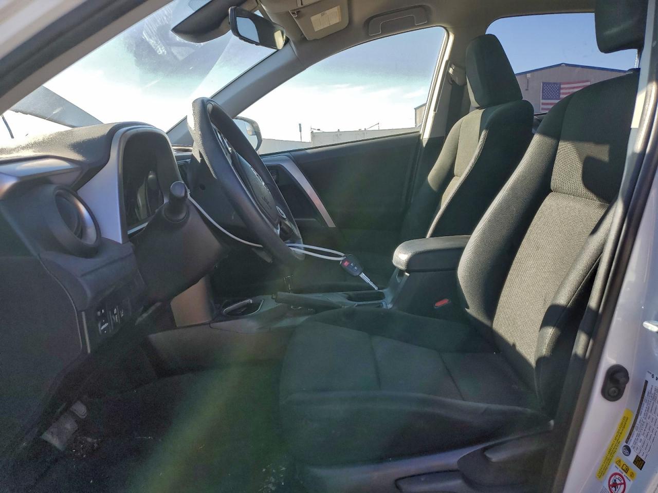 2017 Toyota Rav4 Le VIN: JTMZFREV7HJ138011 Lot: 93930465