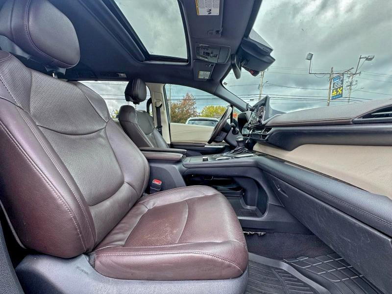  TOYOTA SIENNA 2022 Черный