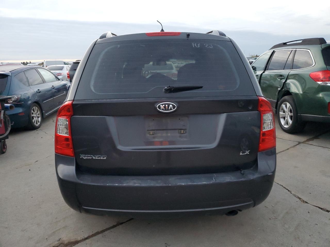 2007 Kia Rondo Base VIN: KNAFG525177052618 Lot: 93727455