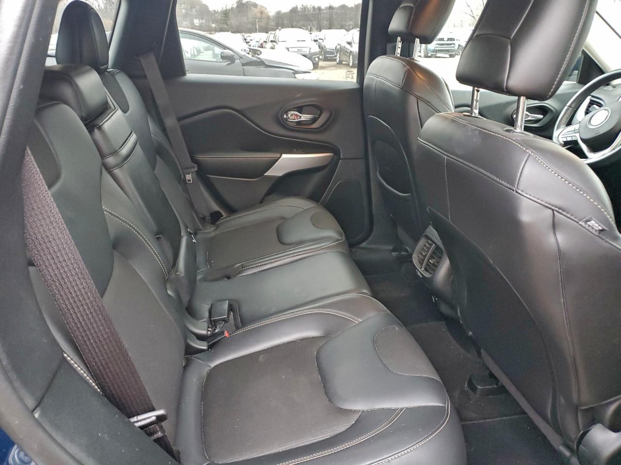 2018 Jeep Cherokee Latitude Plus VIN: 1C4PJLLB3JD573155 Lot: 93832525