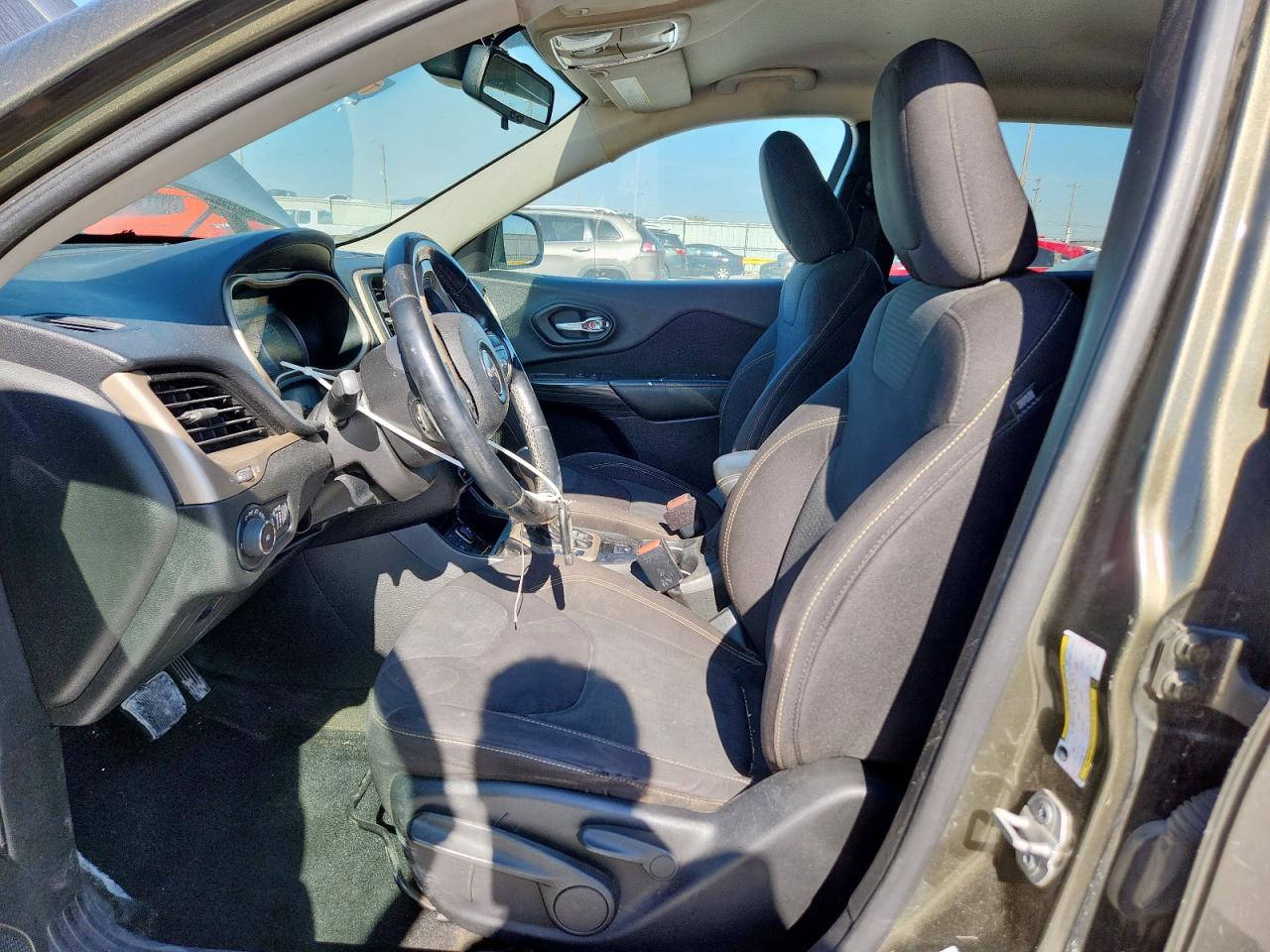 2016 Jeep Cherokee Latitude VIN: 1C4PJLCS6GW110567 Lot: 92310865