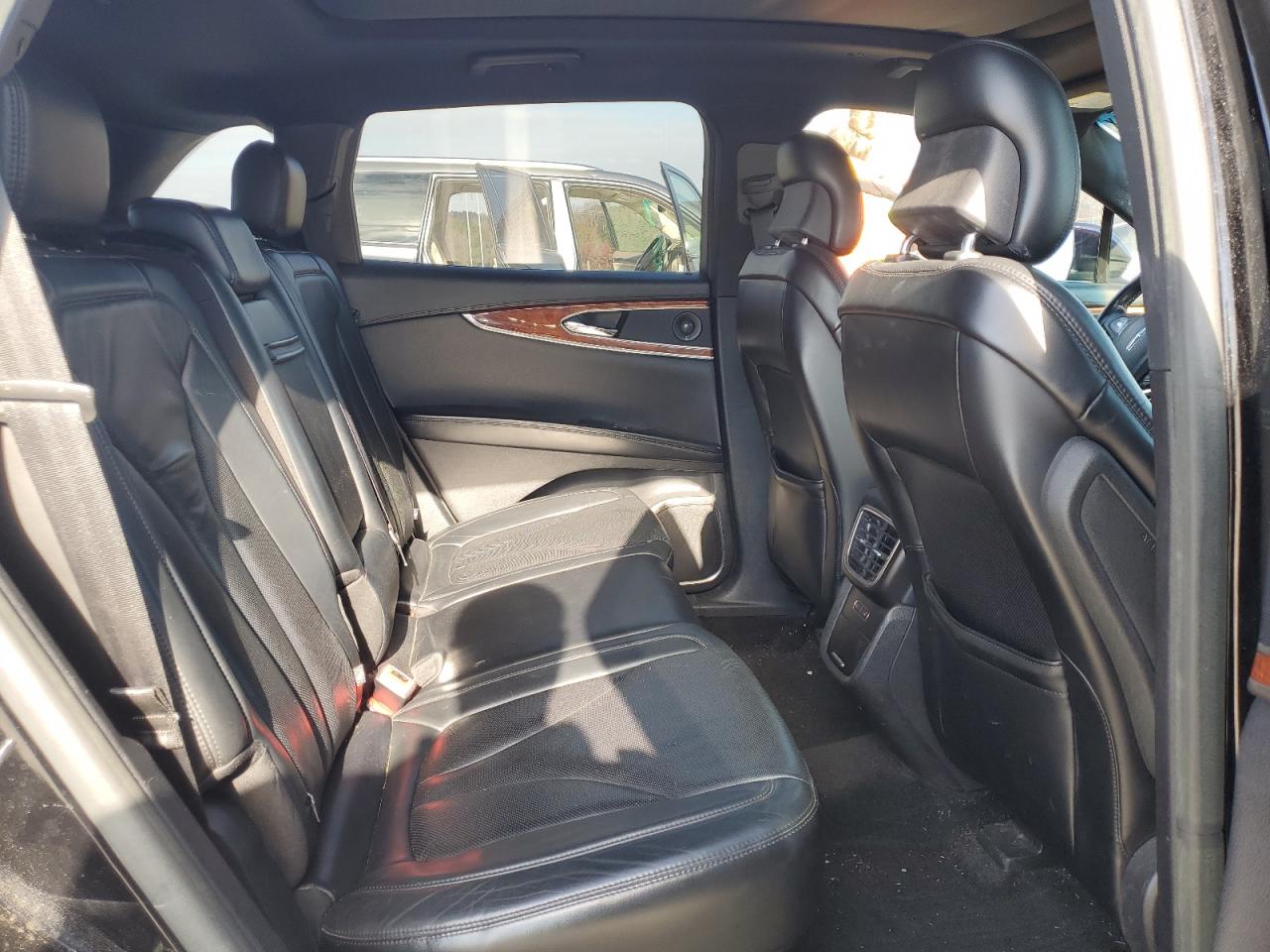 2016 Lincoln Mkx Reserve VIN: 2LMTJ8LP1GBL21023 Lot: 92592625