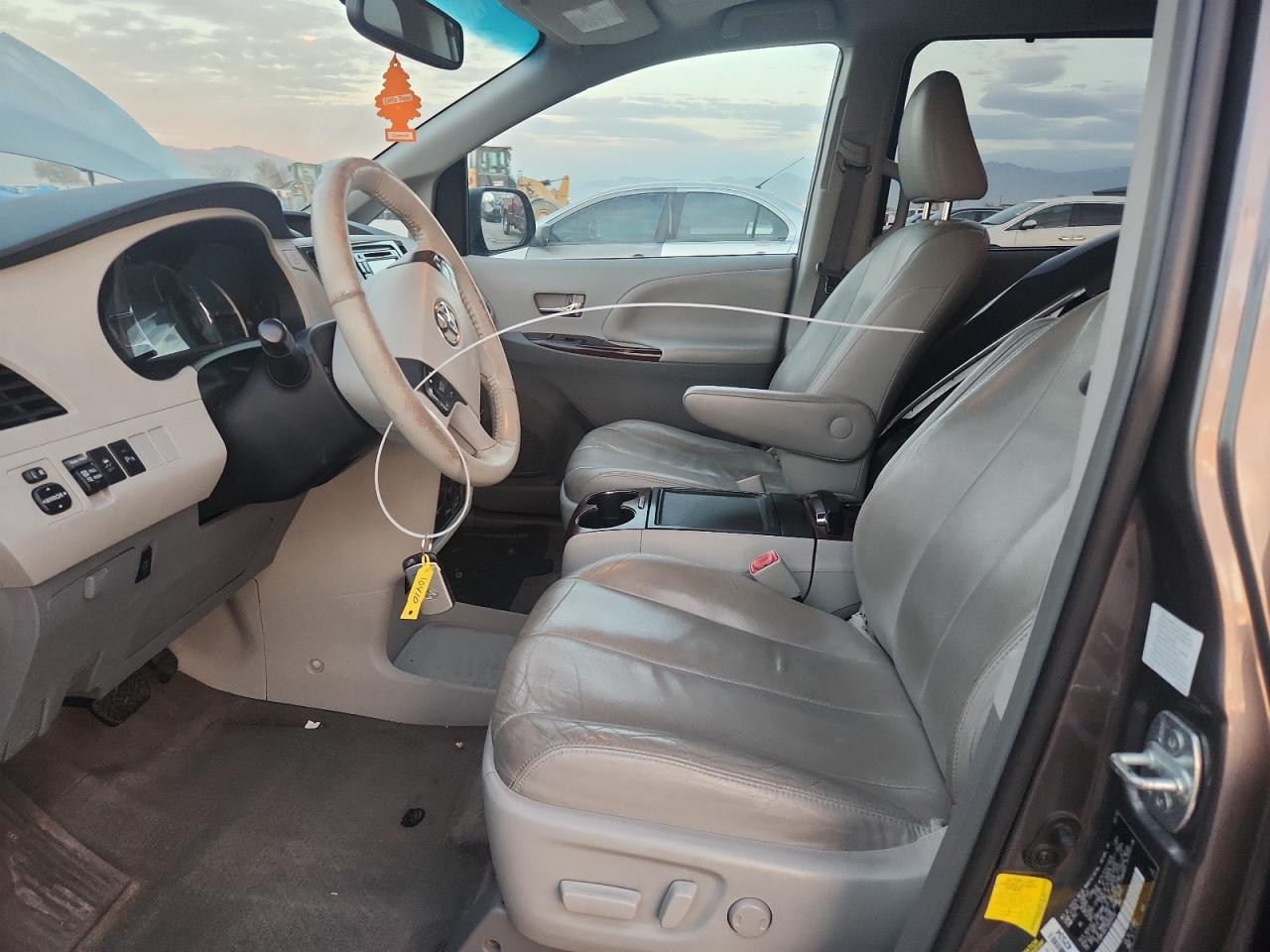 2013 Toyota Sienna Xle VIN: 5TDDK3DC7DS059292 Lot: 92671555