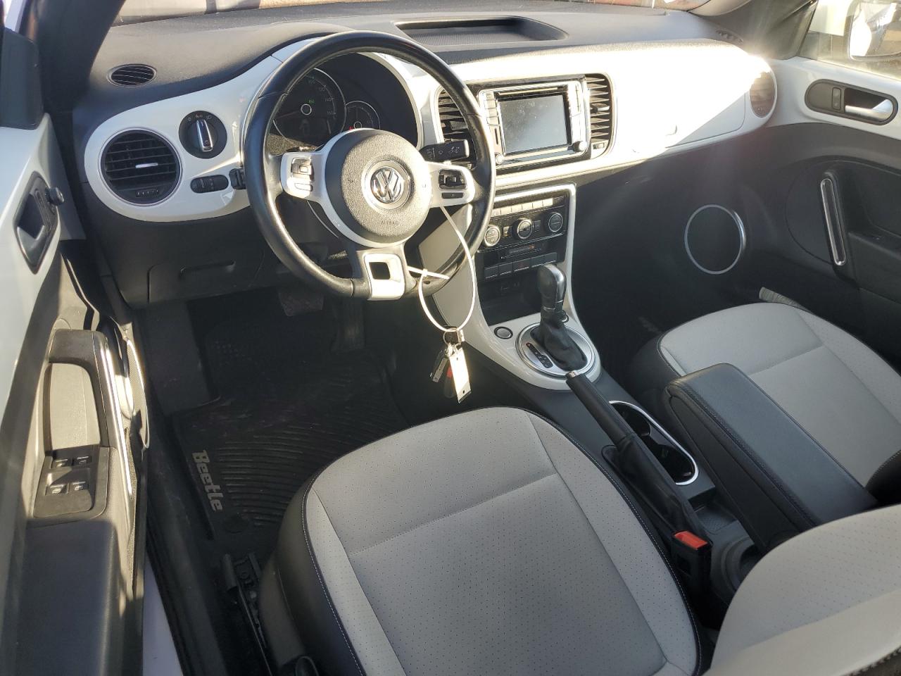 2019 Volkswagen Beetle S VIN: 3VW5DAAT0KM506840 Lot: 92410985