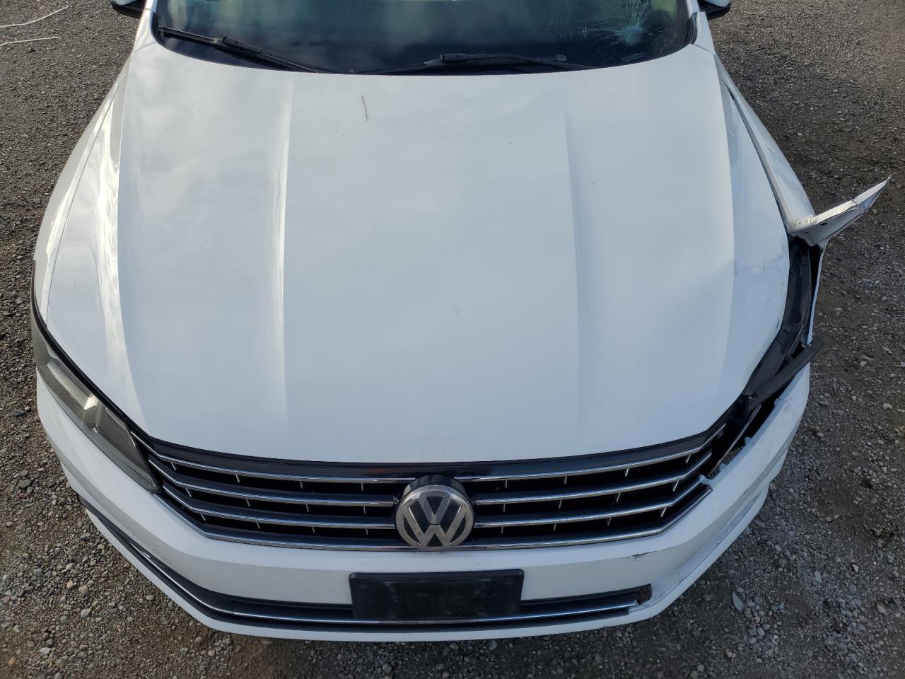 2017 Volkswagen Passat S VIN: 1VWAT7A31HC015174 Lot: 90132445