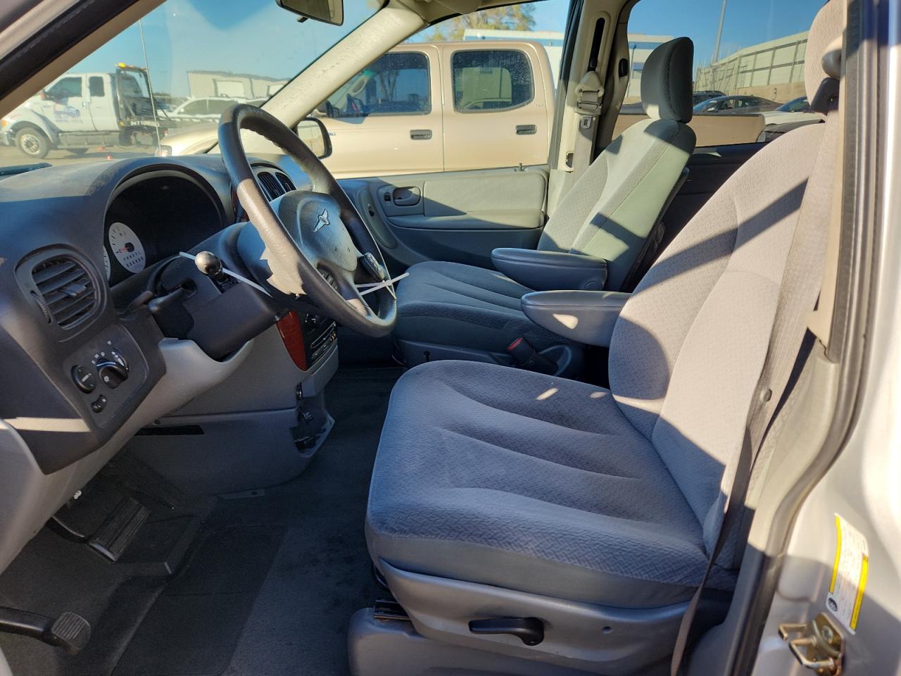 2005 Chrysler Town & Country VIN: 1C4GP45R05B438862 Lot: 90748865