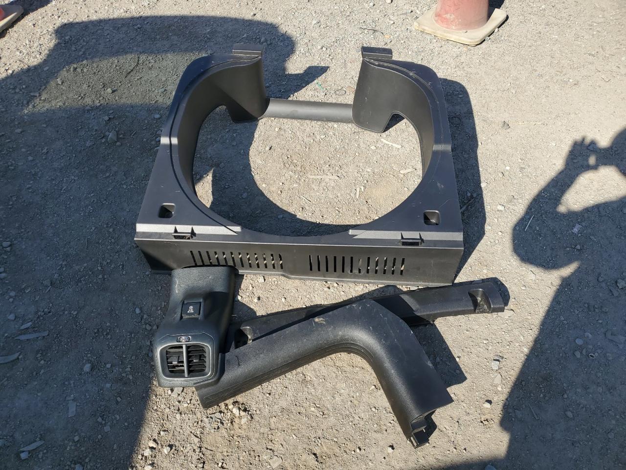 2015 Jeep Cherokee Trailhawk VIN: 1C4PJMBSXFW635797 Lot: 90147485