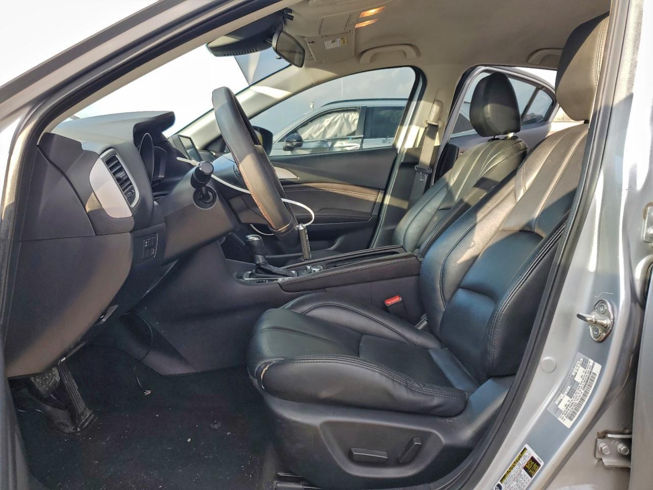 2018 Mazda 3 Touring VIN: 3MZBN1V37JM179233 Lot: 93478655