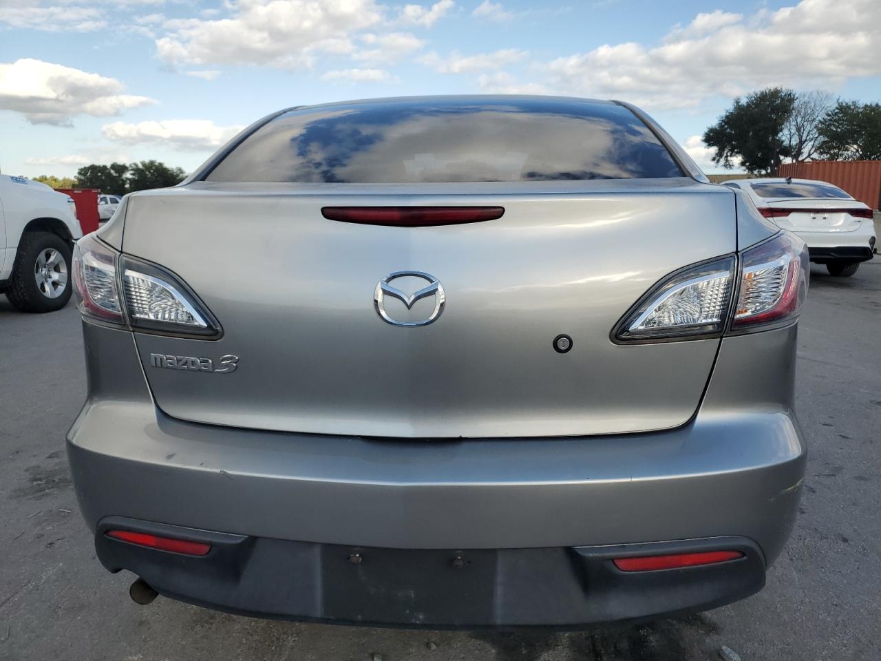 2011 Mazda 3 I VIN: JM1BL1UF1B1471642 Lot: 90989745