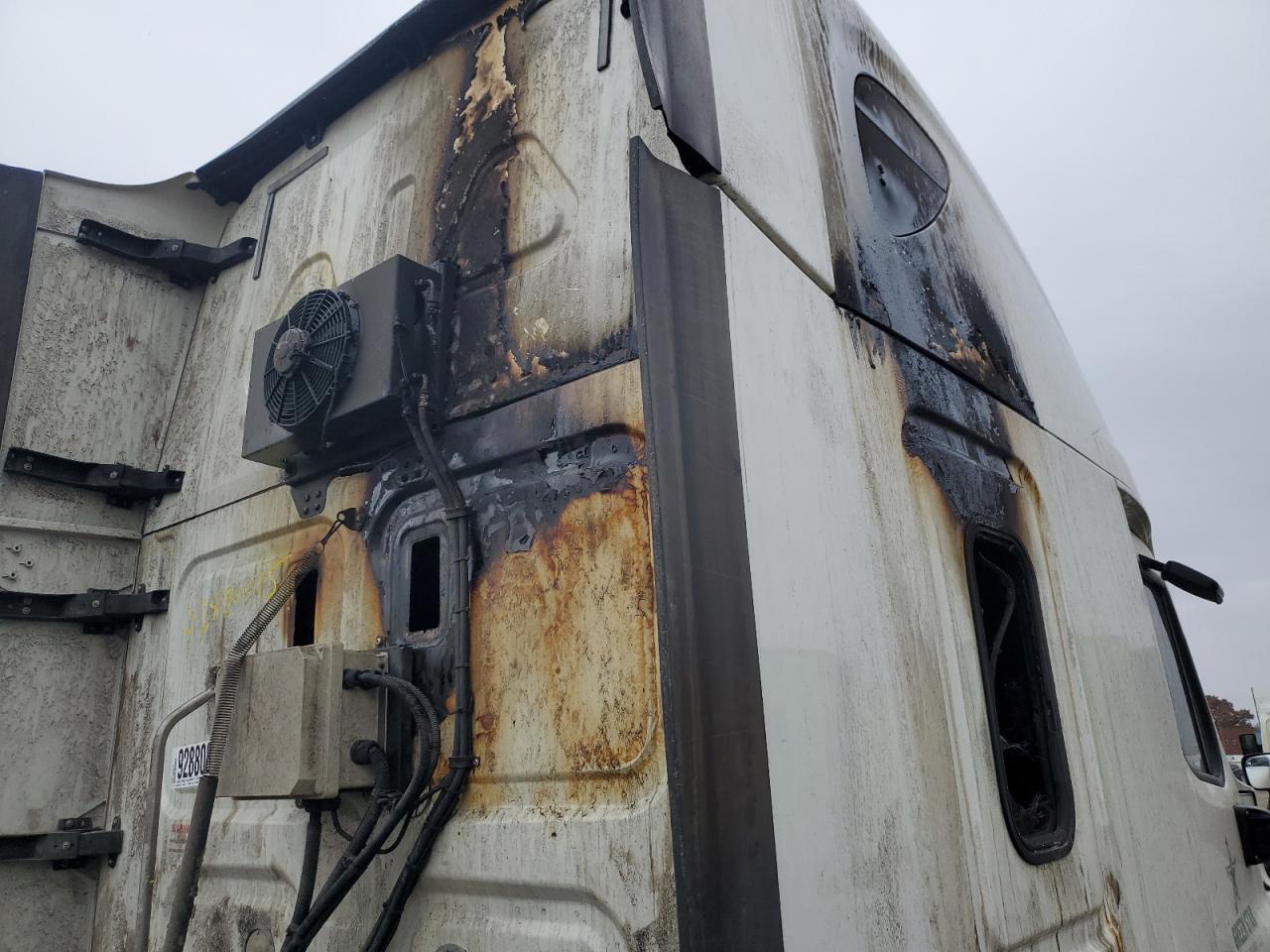 2016 Freightliner Cascadia 125 Semi Truck VIN: 3AKJGLD5XGSHK2897 Lot: 92880875