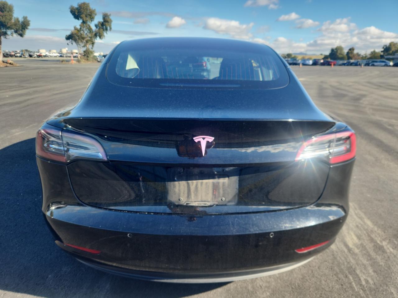 2018 Tesla Model 3 VIN: 5YJ3E1EA3JF010692 Lot: 91923245