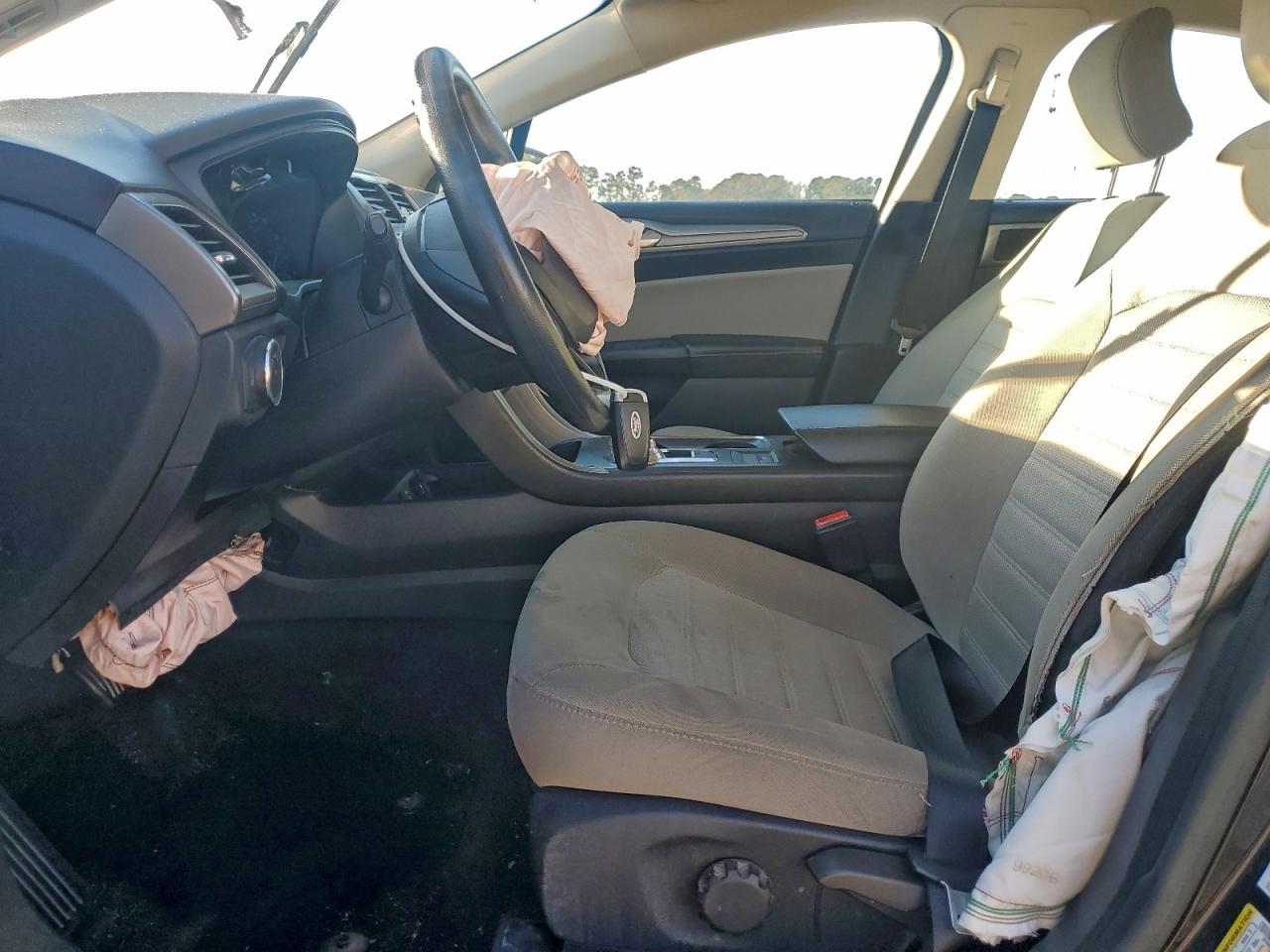 2019 Ford Fusion S VIN: 3FA6P0G76KR267208 Lot: 94218985