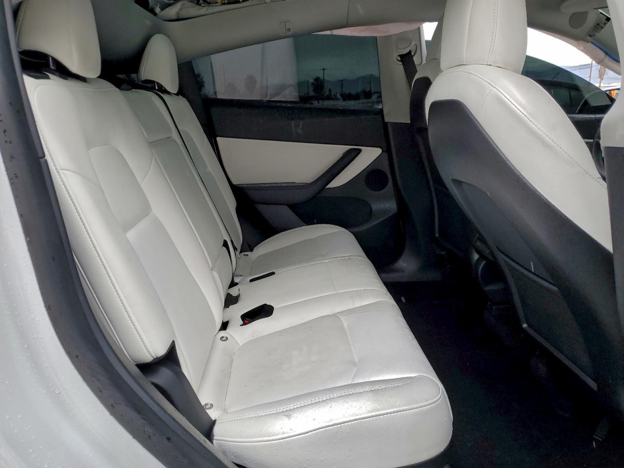 2022 Tesla Model Y VIN: 7SAYGDEE0NF411811 Lot: 93710145