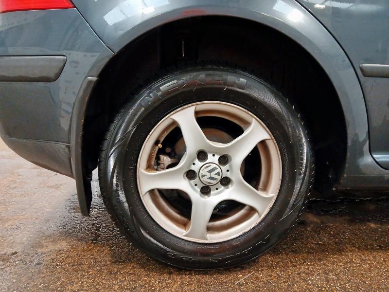 2003 VOLKSWAGEN GOLF 