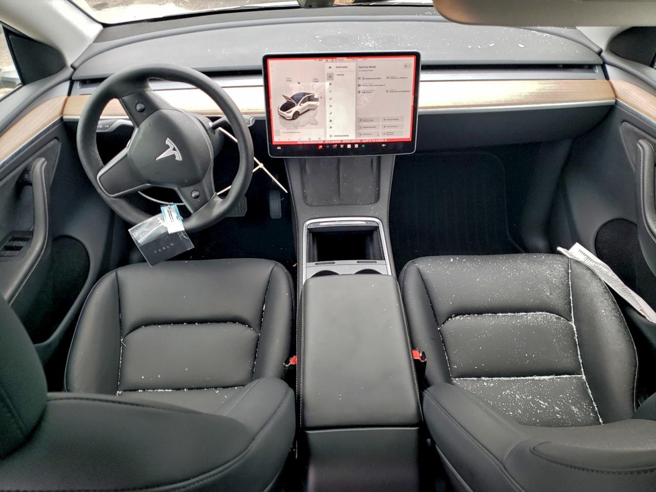 2024 Tesla Model Y VIN: 7SAYGDEEXRA327885 Lot: 94413695