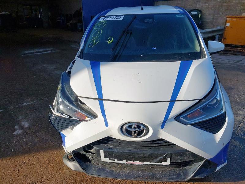 2022 TOYOTA AYGO X-PLA