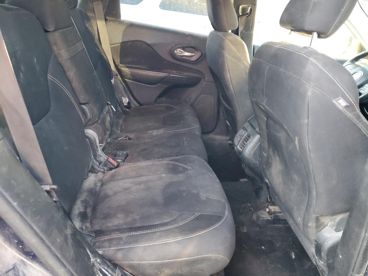 2015 Jeep Cherokee Latitude VIN: 1C4PJLCB5FW712200 Lot: 92221385