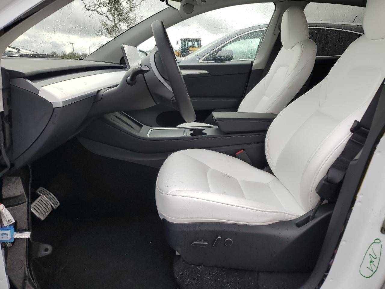 2023 Tesla Model Y VIN: 7SAYGDEF0PF863205 Lot: 93843175