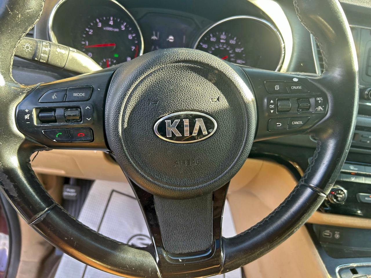 Фото: KNDMB5C17G6210146