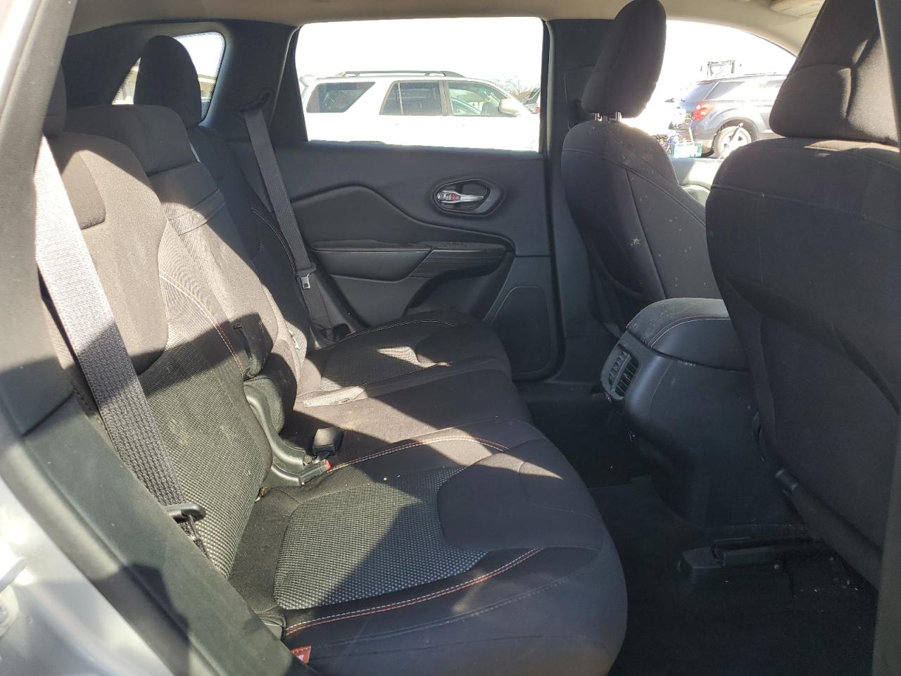 2016 Jeep Cherokee Latitude VIN: 1C4PJMCS3GW295747 Lot: 92396735