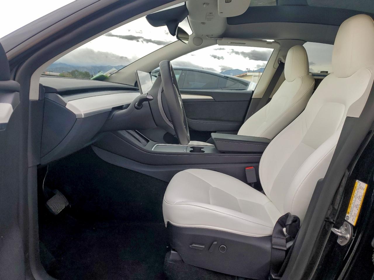 2025 Tesla Model Y VIN: 7SAYGDEE8SF239703 Lot: 94100835