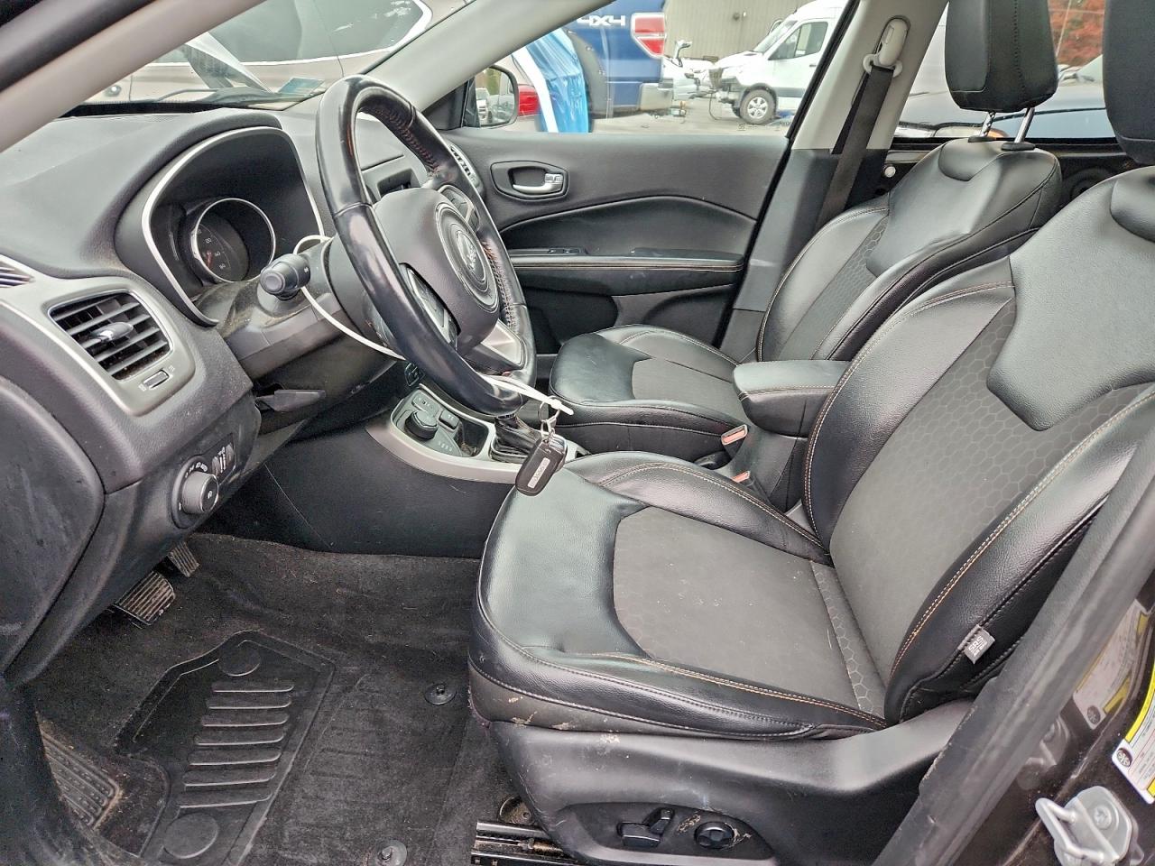 2018 Jeep Compass Latitude VIN: 3C4NJDBB8JT138687 Lot: 93839265