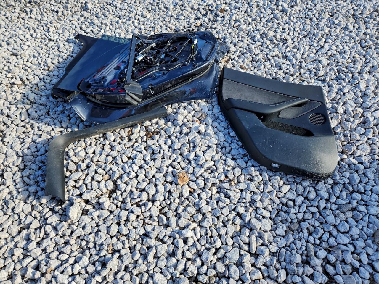 2024 Tesla Model Y VIN: 7SAYGDEEXRF063716 Lot: 92717385