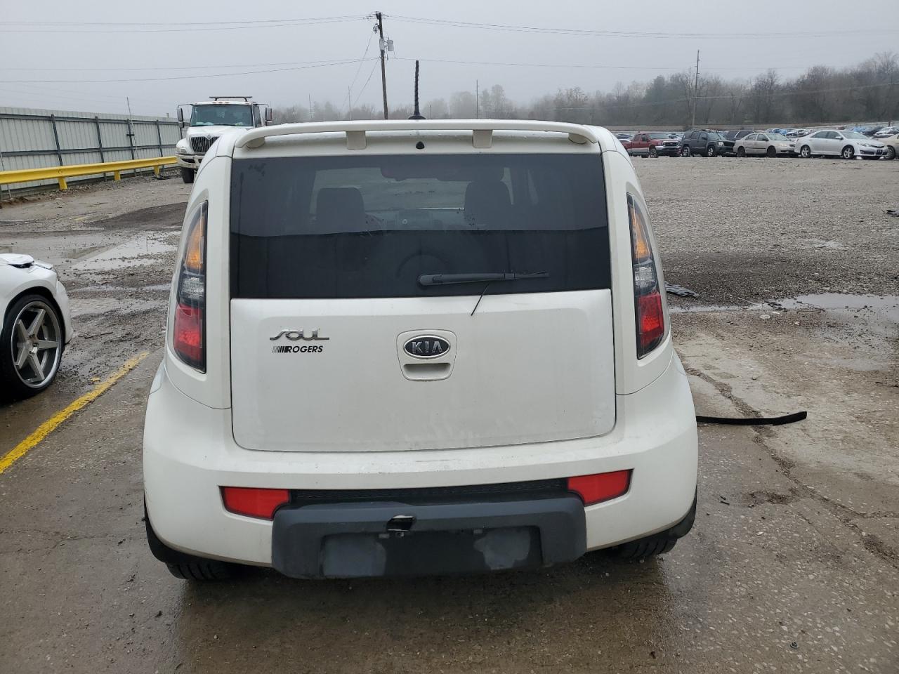 2010 Kia Soul + VIN: KNDJT2A22A7043318 Lot: 92922395