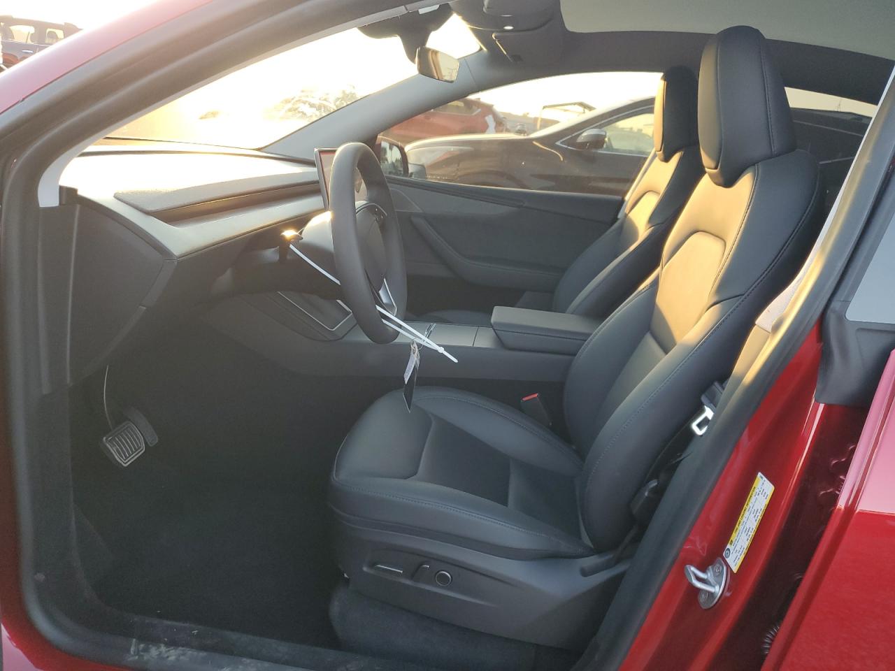 2026 Tesla Model Y VIN: 7SAYGDEE4TF374016 Lot: 92090435