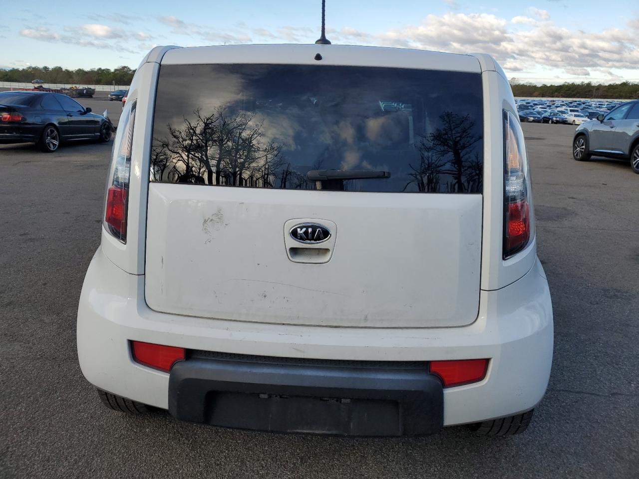 2010 Kia Soul + VIN: KNDJT2A20A7704229 Lot: 91922265