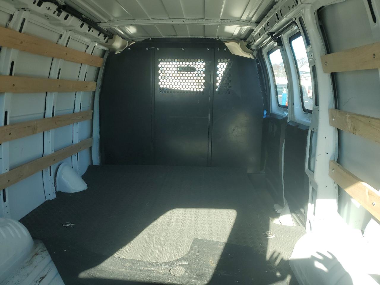 2024 Chevrolet Express G2500 Delivery Van VIN: 1GCWGAFPXR1255536 Lot: 92692725