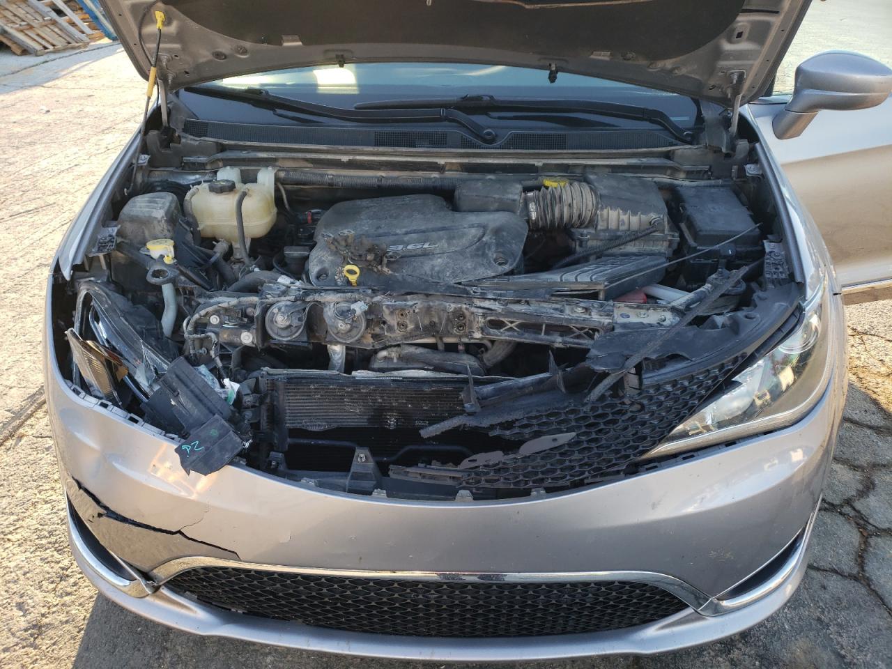 2017 Chrysler Pacifica Touring L VIN: 2C4RC1BG1HR523110 Lot: 91139745