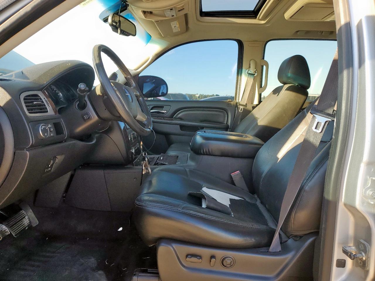 2013 GMC Yukon Xl Denali VIN: 1GKS2MEF3DR220357 Lot: 91898405