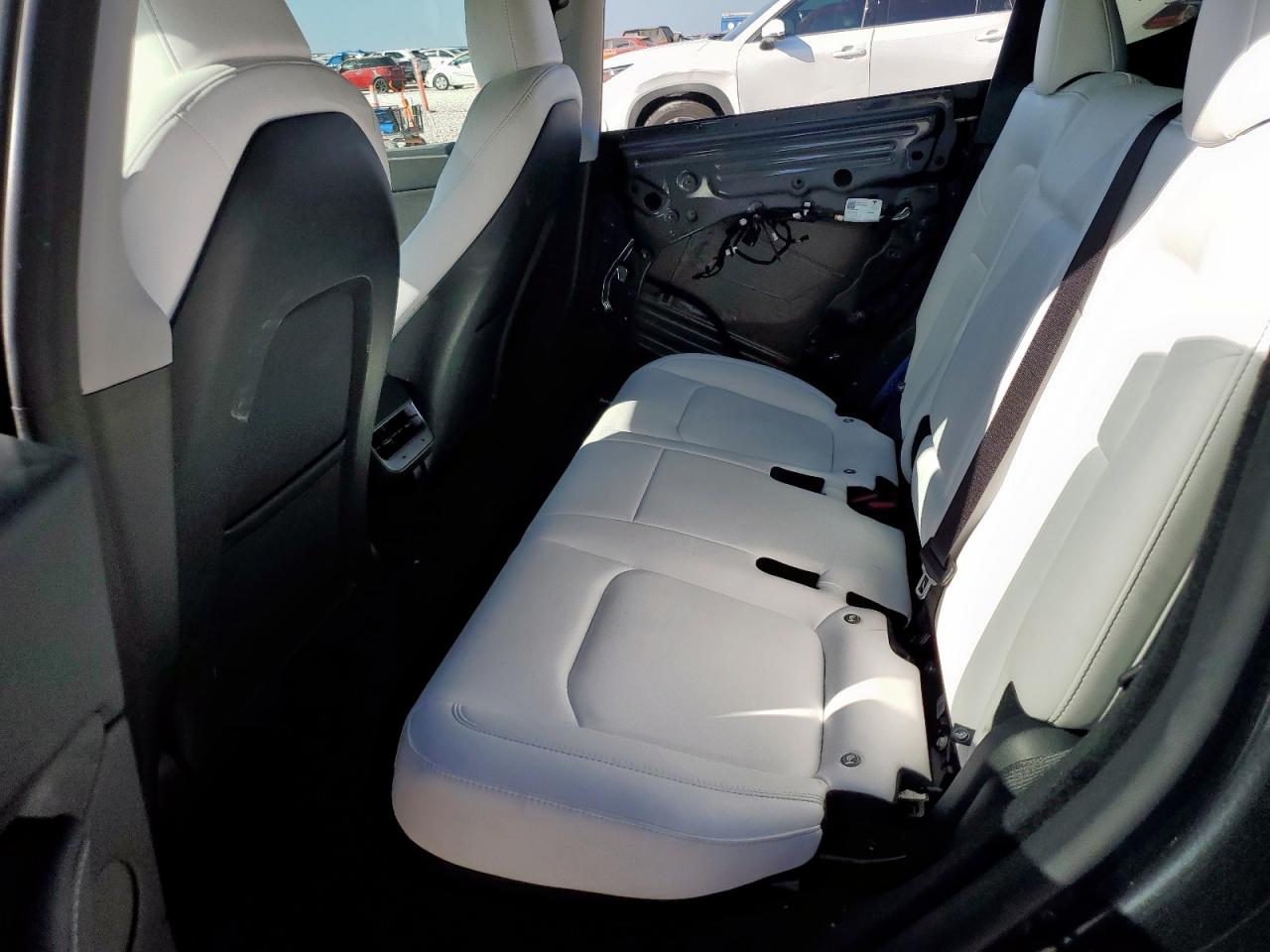 2025 Tesla Model Y VIN: 7SAYGDED6SA351761 Lot: 92357145