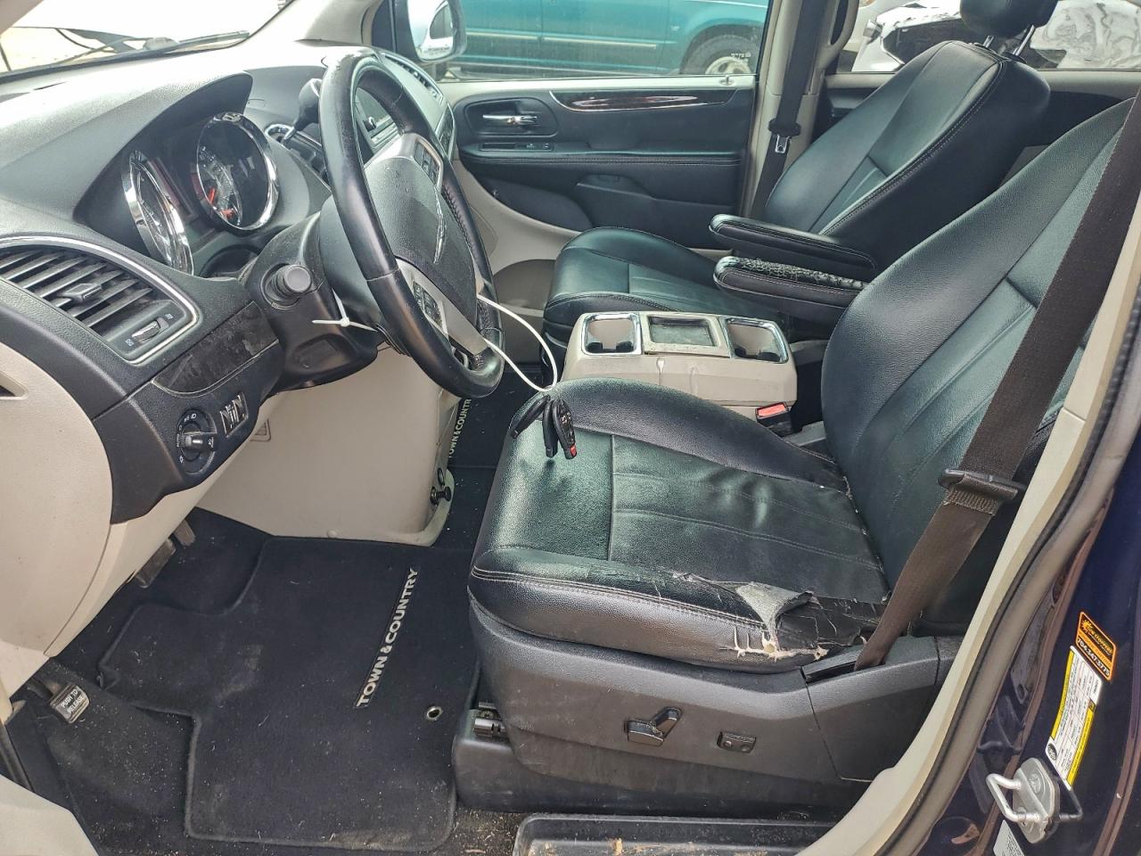 2015 Chrysler Town & Country Touring VIN: 2C4RC1BG1FR696221 Lot: 92634695