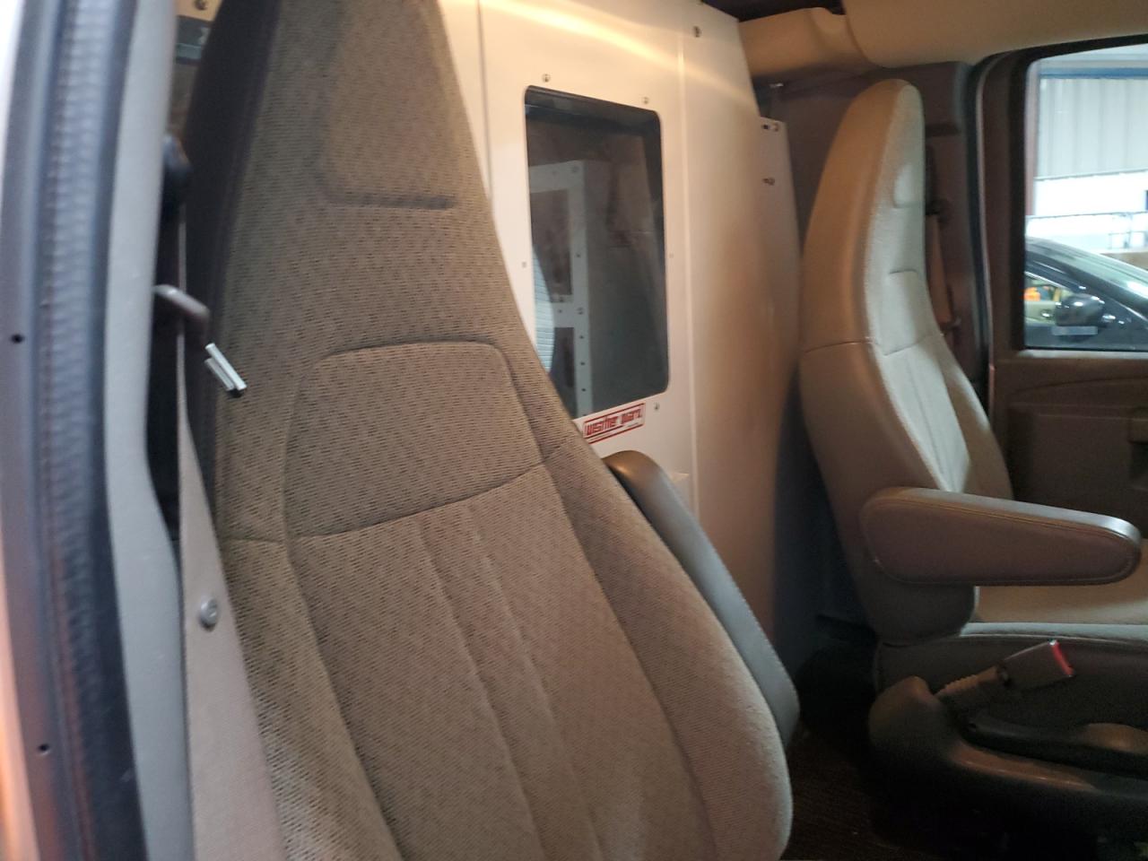 2020 Chevrolet Express G2500 VIN: 1GCWGBFG9L1263267 Lot: 92263195