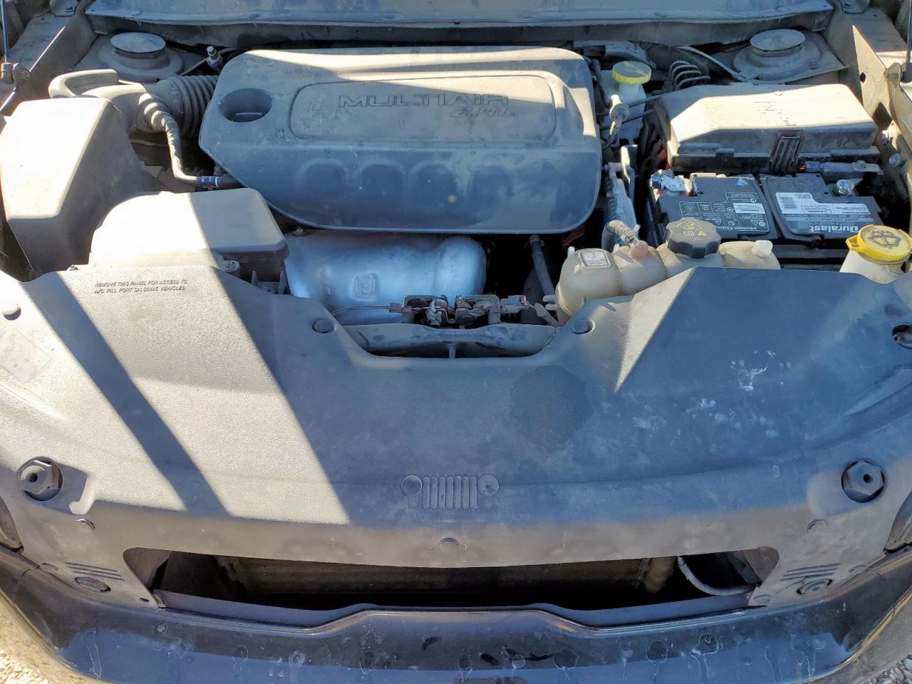 2019 Jeep Cherokee Latitude VIN: 1C4PJLCB2KD348260 Lot: 90700975