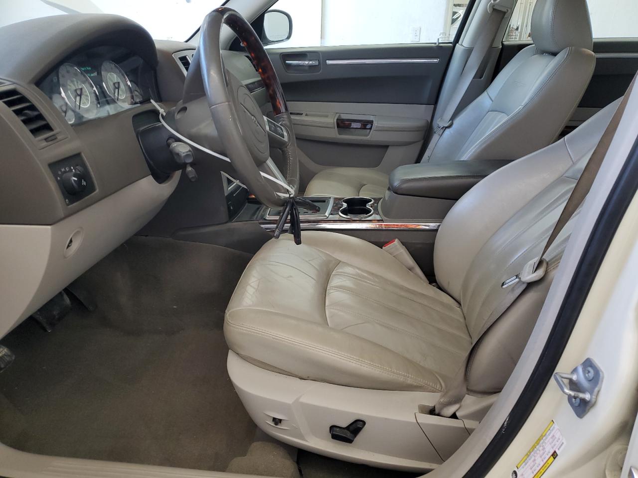 2008 Chrysler 300C VIN: 2C3KA63H28H323035 Lot: 92293295