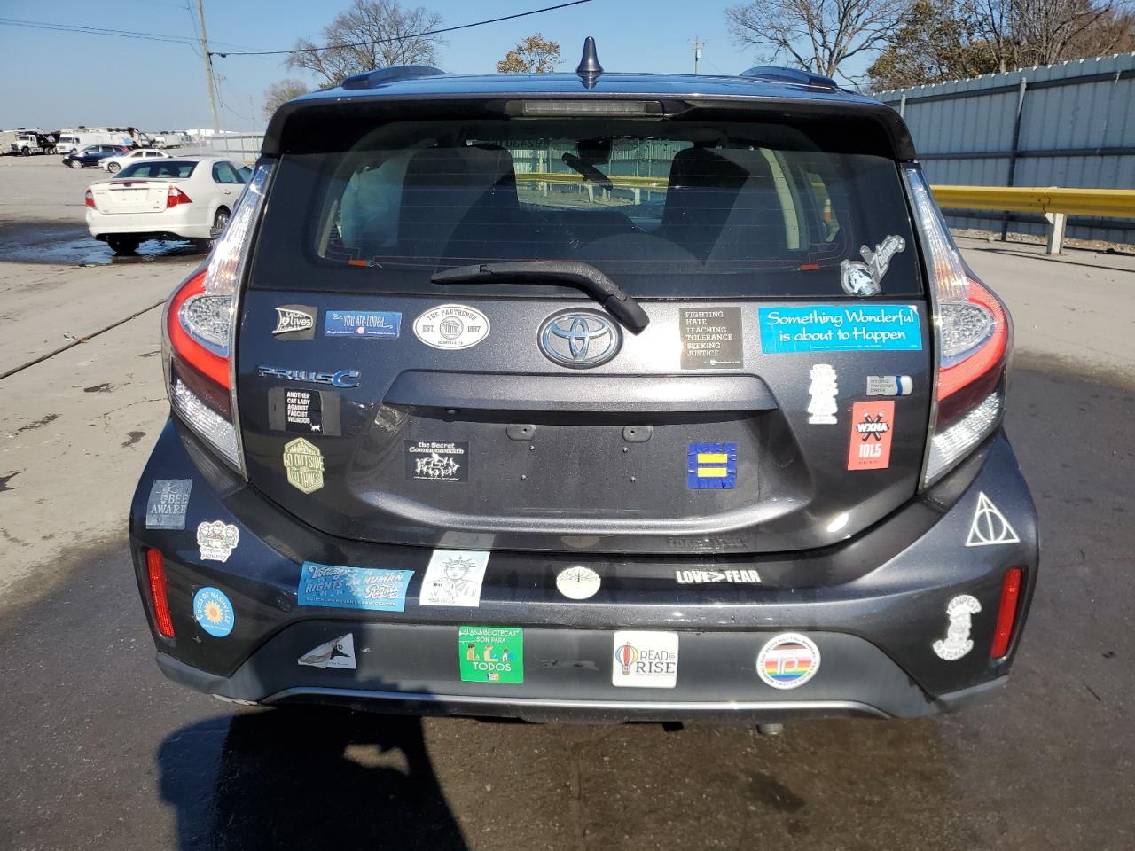 2018 Toyota Prius C VIN: JTDKDTB32J1615652 Lot: 92430165