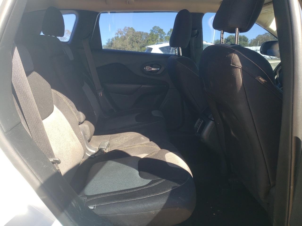 2015 Jeep Cherokee Sport VIN: 1C4PJMAB8FW565640 Lot: 91039195