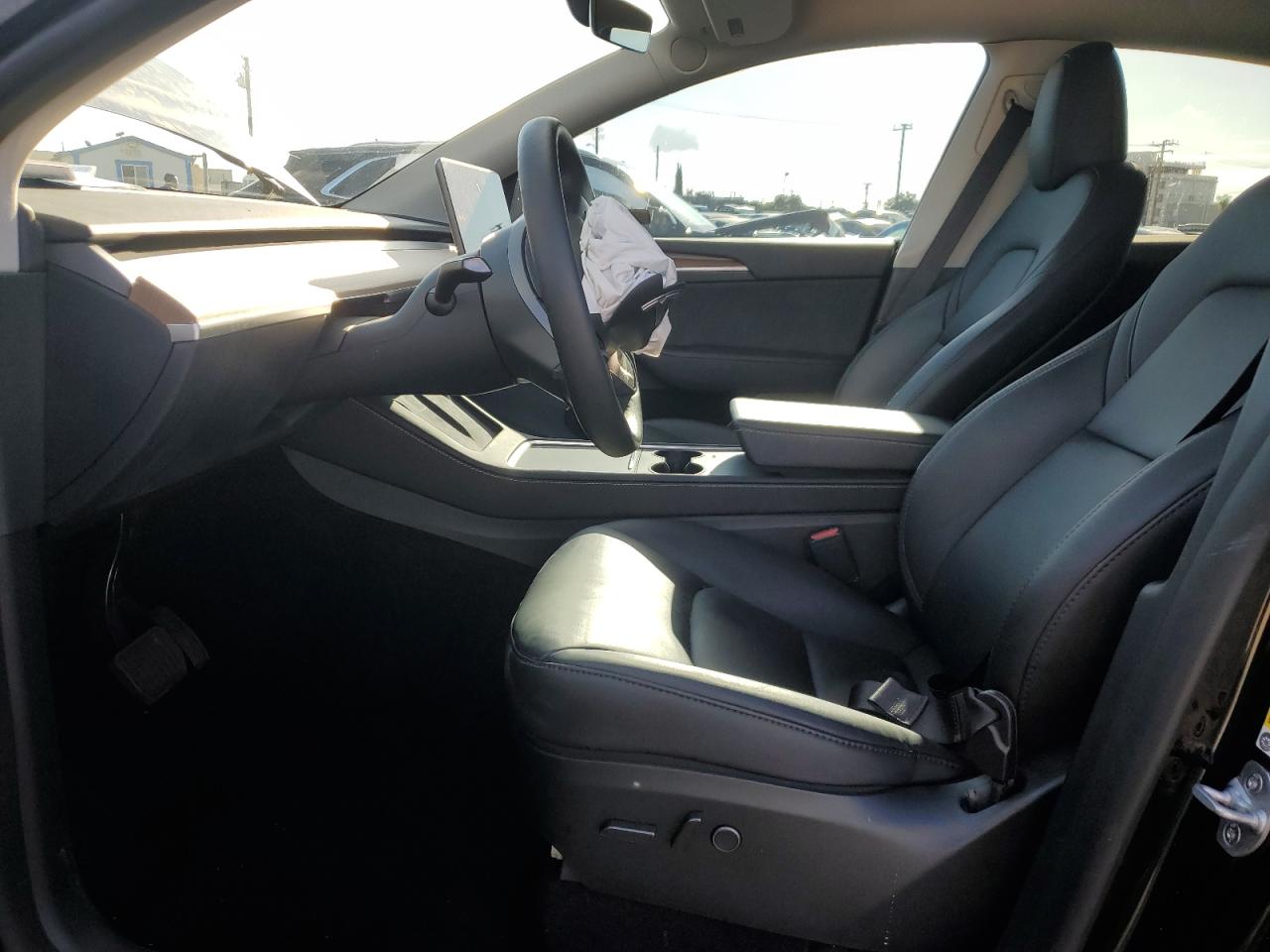 2024 Tesla Model Y VIN: 7SAYGDED2RF015540 Lot: 93544015