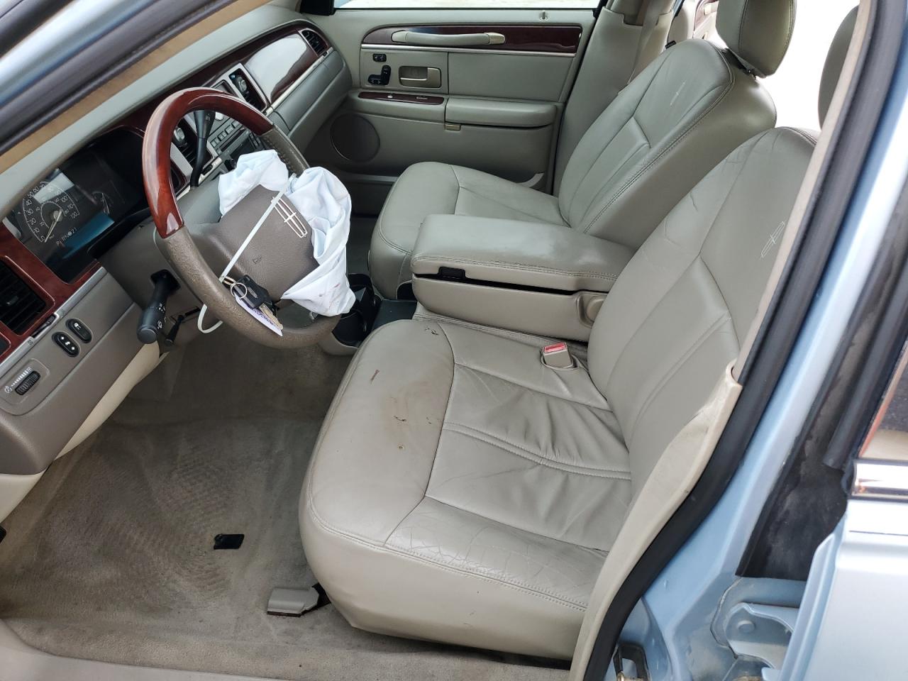 2005 Lincoln Town Car Signature Limited VIN: 1LNHM82W85Y644275 Lot: 93139035