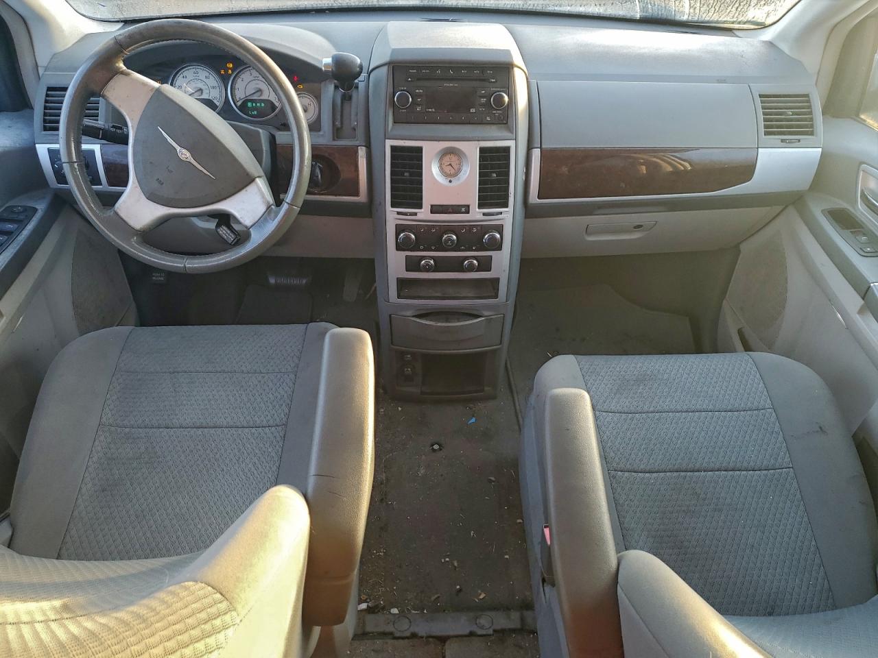 2010 Chrysler Town & Country Touring VIN: 2A4RR5D19AR235219 Lot: 92317635