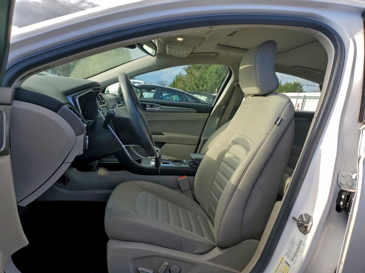 2019 Ford Fusion Se VIN: 3FA6P0LU6KR162812 Lot: 94360375