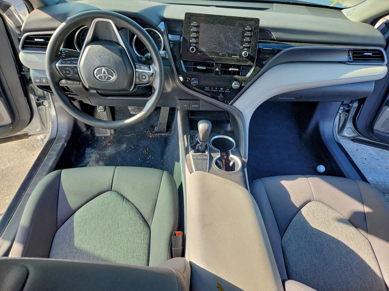 2024 Toyota Camry Le VIN: 4T1C11AK9RU870704 Lot: 93881075