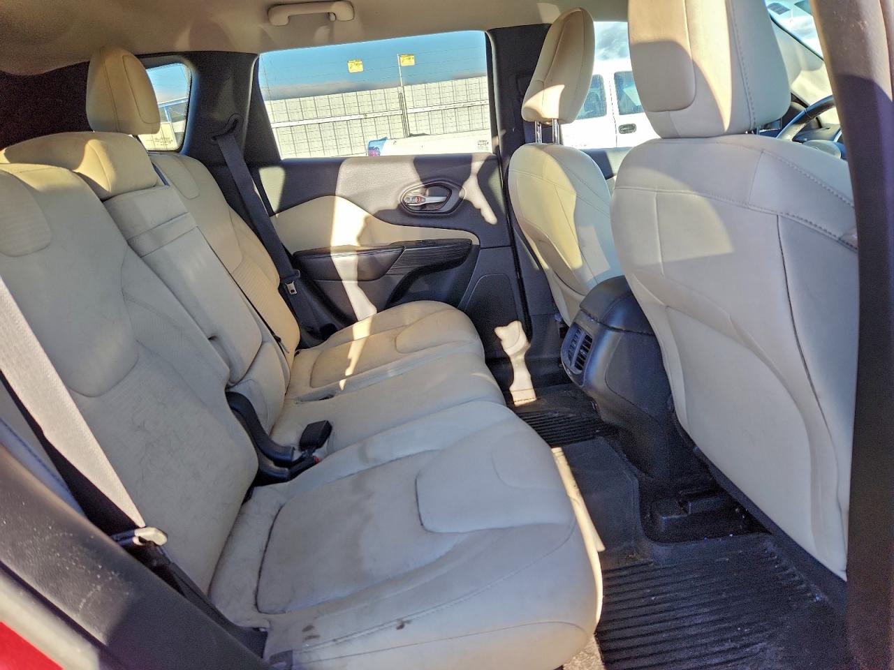 2016 Jeep Cherokee Latitude VIN: 1C4PJMCS8GW278782 Lot: 94311375