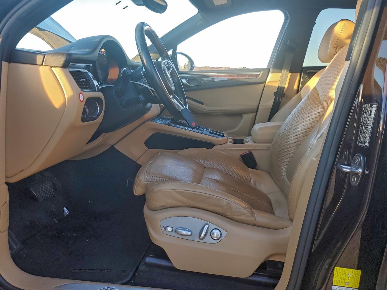 2018 Porsche Macan S VIN: WP1AB2A53JLB39588 Lot: 93965635