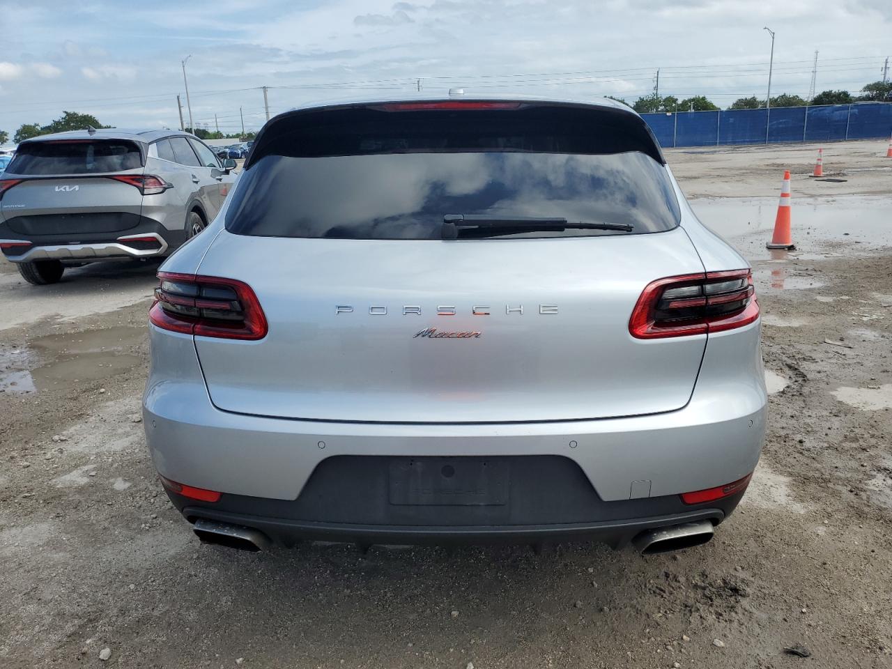 2017 Porsche Macan VIN: WP1AA2A57HLB05991 Lot: 92061955