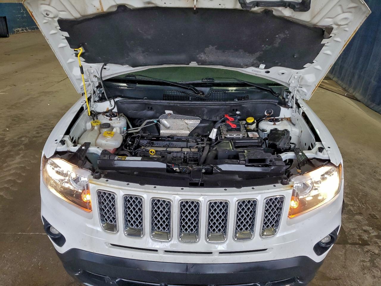 2016 Jeep Compass Latitude VIN: 1C4NJCEA0GD620081 Lot: 93711665